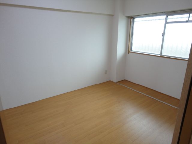 その他　北側の洋室６帖
