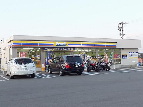 コンビニ　ミニストップ（コンビニ）まで240m