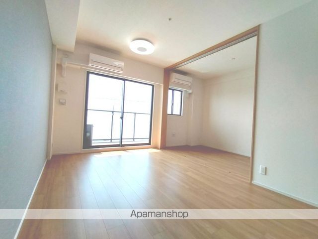 ソルテラスOSAKA EAST GATEの居間写真
