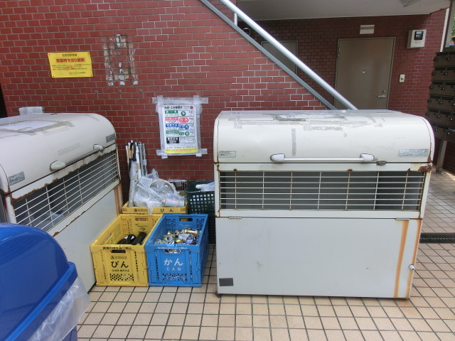 エントランス　敷地内ゴミ置場有