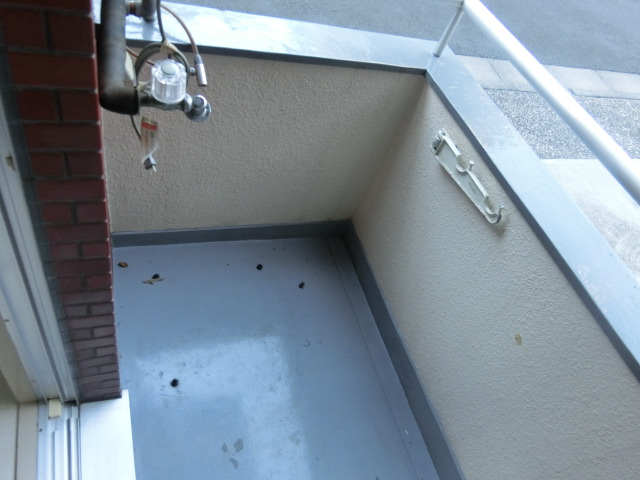 バルコニー　洗濯機置場　屋根ありです！