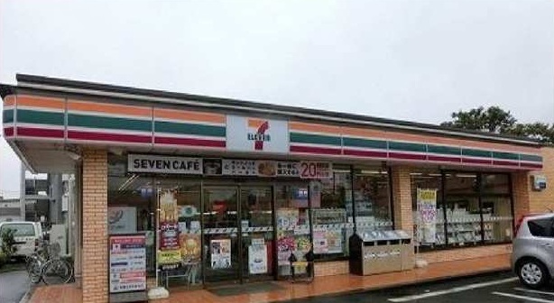 コンビニ　セブンイレブン上鶴間本町6丁目（コンビニ）まで400m