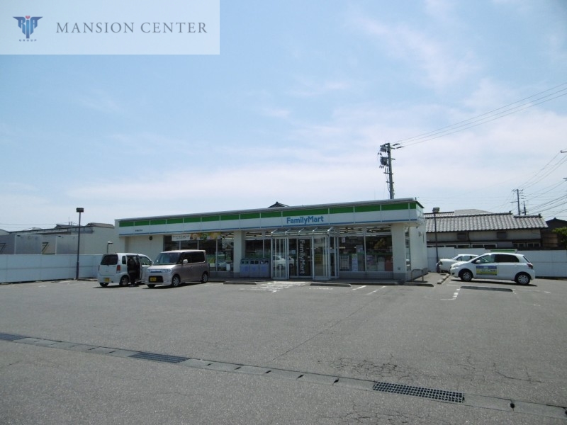 コンビニ　ファミリーマート新潟船江町店（コンビニ）まで678m