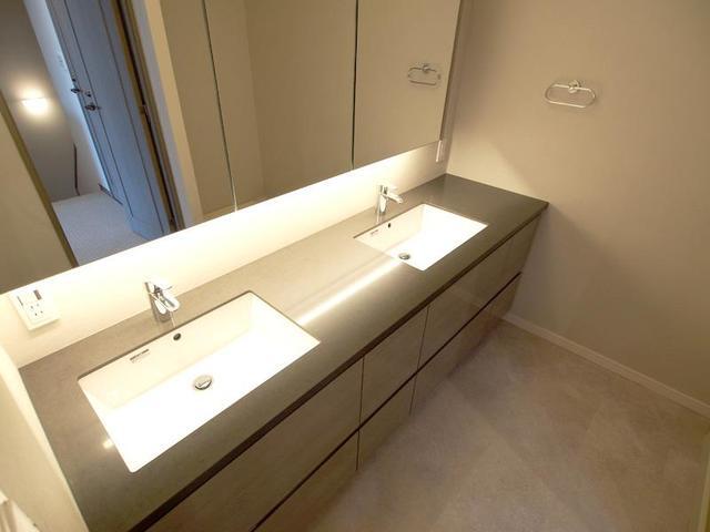 洗面設備　※写真は同タイプ住戸です。