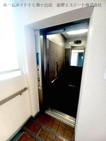 ロビー　エレベーター完備