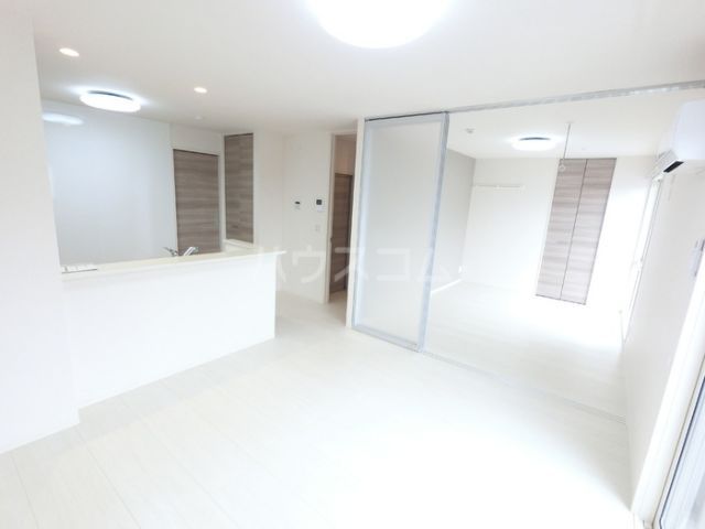 ロイヤルベルグIIの居間写真