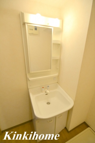 洗面設備　写真は別のお部屋です。