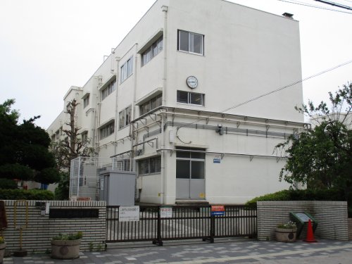 小学校　横浜市立戸塚小学校（小学校）まで688m
