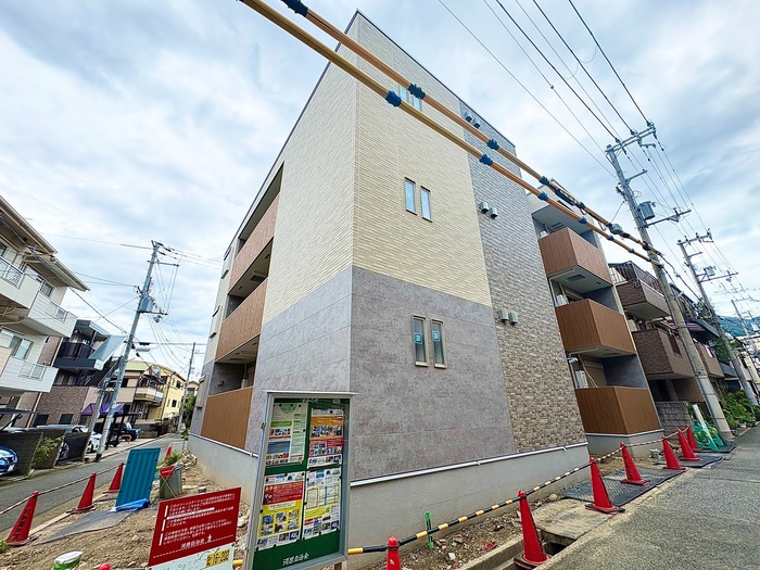 建物外観　建築中