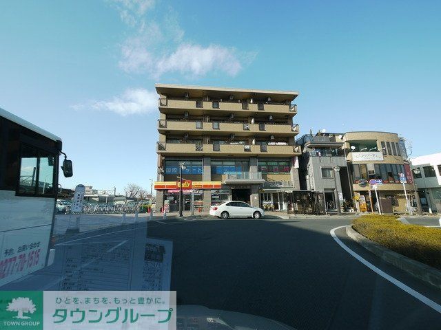 コンビニ　デイリーヤマザキ北本駅東口店（コンビニ）まで499m