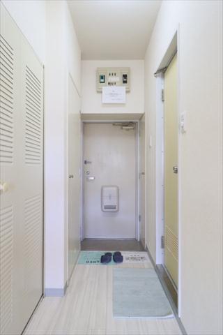 東急田園都市線 二子新地駅 徒歩5分 9階建 築39年の玄関写真