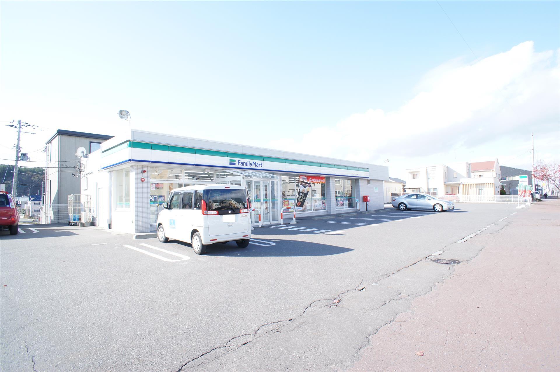 コンビニ　ファミリーマート八戸ニュータウン西店（コンビニ）まで510m