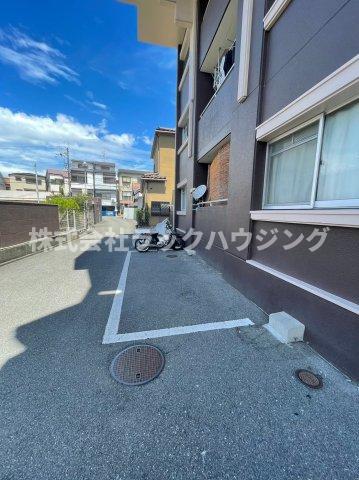 駐車場　【お部屋探しはラックハウジングにお問合せ下さいませ】