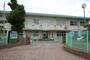 小学校　八代市立松高小学校（小学校）まで978m