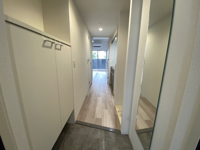 玄関　※カラータイプは写真と異なります。
