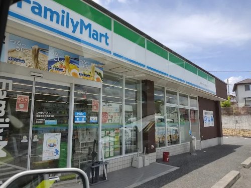 コンビニ　ファミリーマート 草津かがやき通り店（コンビニ）まで697m