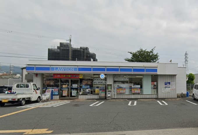 コンビニ　ローソン 宝塚口谷西店（コンビニ）まで556m