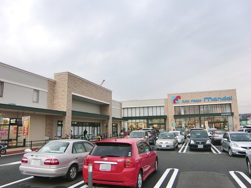 スーパー　mandai(万代) 南花屋敷店（スーパー）まで827m