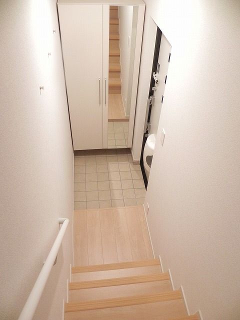 ラヴィアンローズCの玄関写真