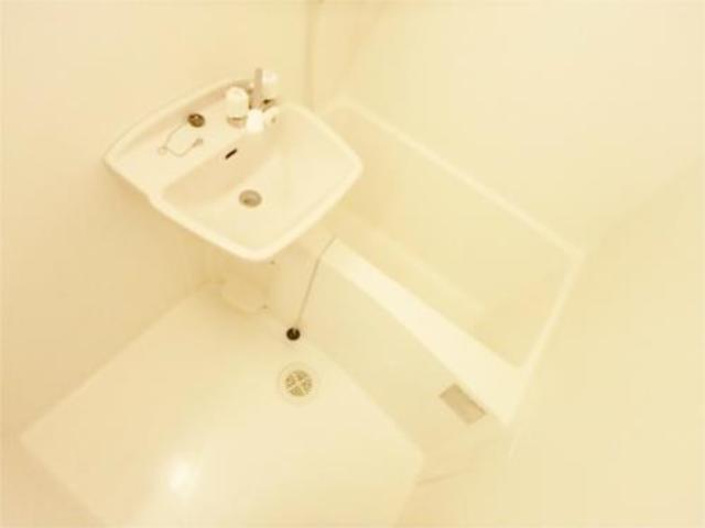 バス・シャワールーム　もちろんバス、トイレ別タイプ