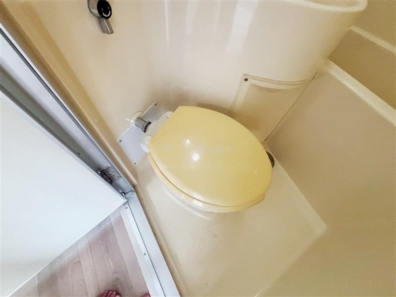 阪神本線 甲子園駅 徒歩6分 4階建 築42年のトイレ写真