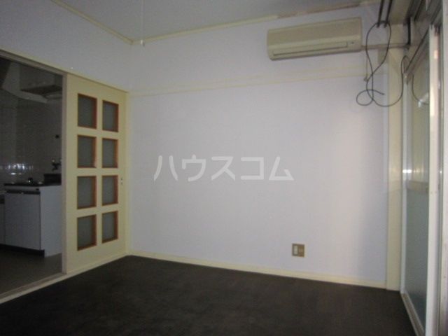 エクセレント行徳の居間写真