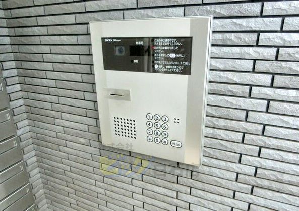 エントランス　人気のオートロック付きマンションです♪