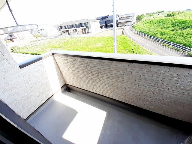 バルコニー　開放的で明るい空間を演出してくれるバルコニーです