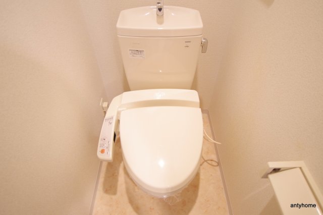 阪急神戸線 中津駅 徒歩5分 8階建 築18年のトイレ写真
