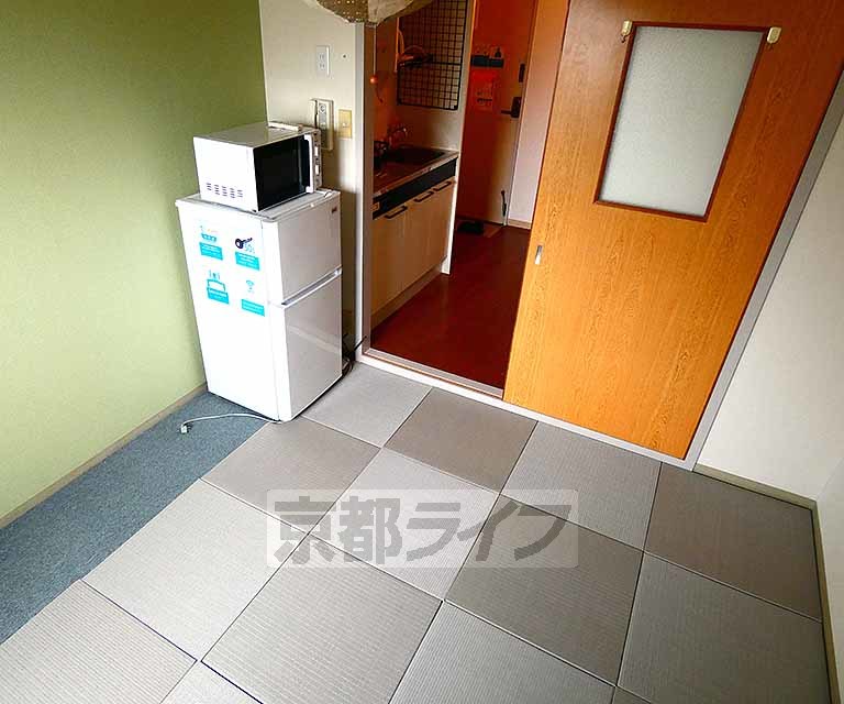 ギオンアーモンビルの居間写真
