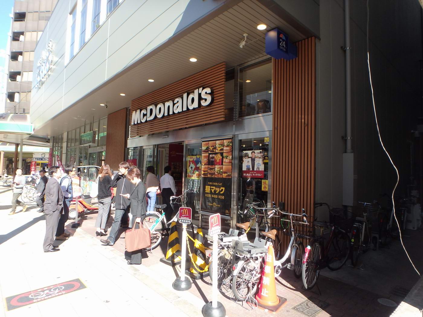飲食店　マクドナルド 堺筋南久宝寺店（飲食店）まで18m