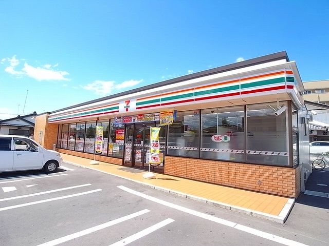 コンビニ　セブンイレブン（コンビニ）まで500m