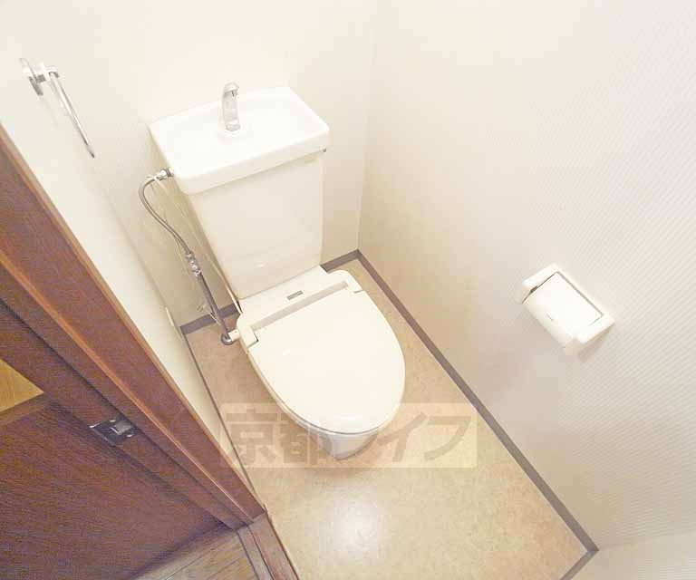 地下鉄東西線 椥辻駅 徒歩17分 6階建 築31年のトイレ写真