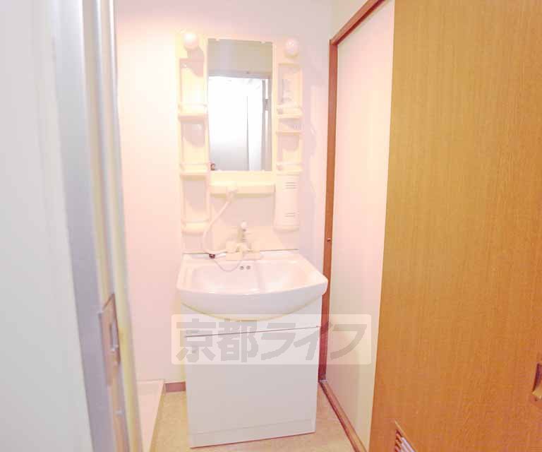 地下鉄東西線 椥辻駅 徒歩17分 6階建 築31年の内装写真
