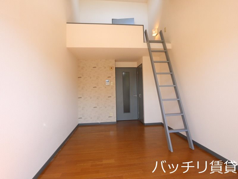 居室・リビング　別号室の画像。現況優先します。