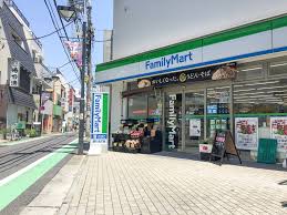 コンビニ　ファミリーマート千歳船橋駅北店（コンビニ）まで44m