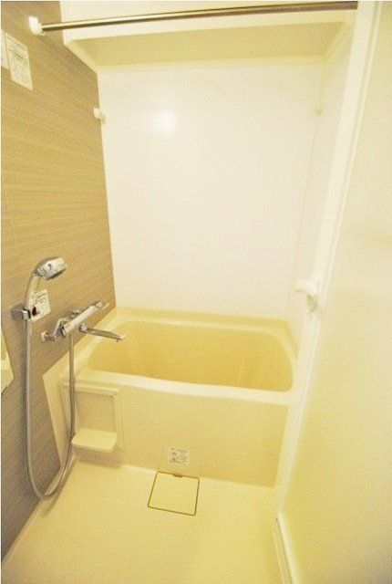 バス・シャワールーム　同タイプの別部屋の写真です