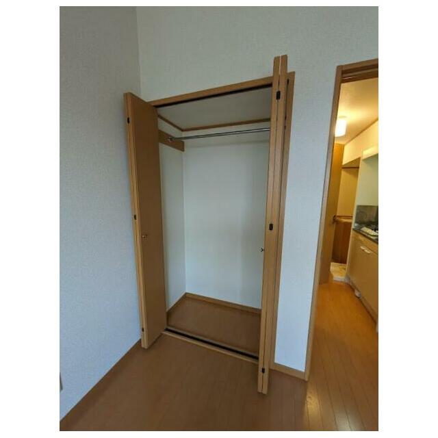 小田急小田原線 本厚木駅 バス乗車時間：20分 最寄りバス停で下車 徒歩2分 2階建 築24年の内装写真