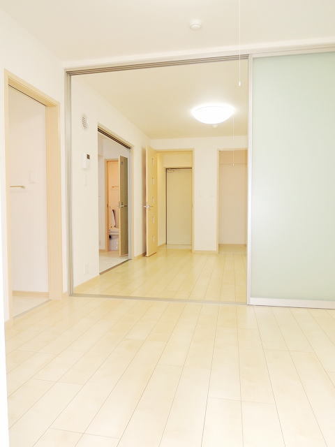 ＪＲ中央線 立川駅 徒歩15分 4階建 築13年の居間写真