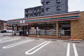 コンビニ　セブンイレブン博多金の隈１丁目店（コンビニ）まで215m