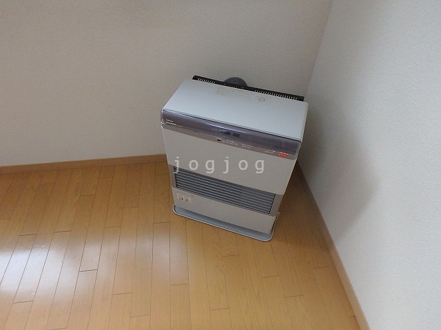 その他設備　灯油ストーブ完備。