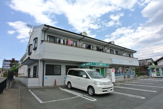 建物外観　☆近隣にバス停あり☆