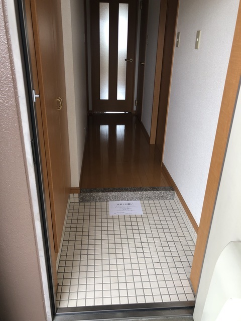 熊本市南区 4階建 築22年の玄関写真