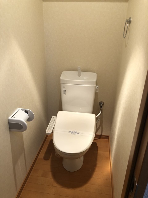 熊本市南区 4階建 築22年のトイレ写真