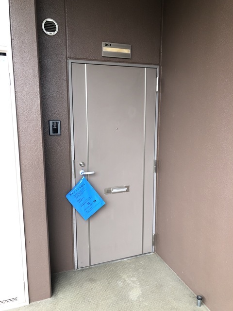 熊本市南区 4階建 築22年の玄関写真