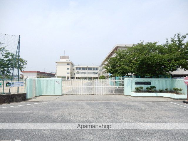 小学校　岡山市立芳泉小学校（小学校）まで447m