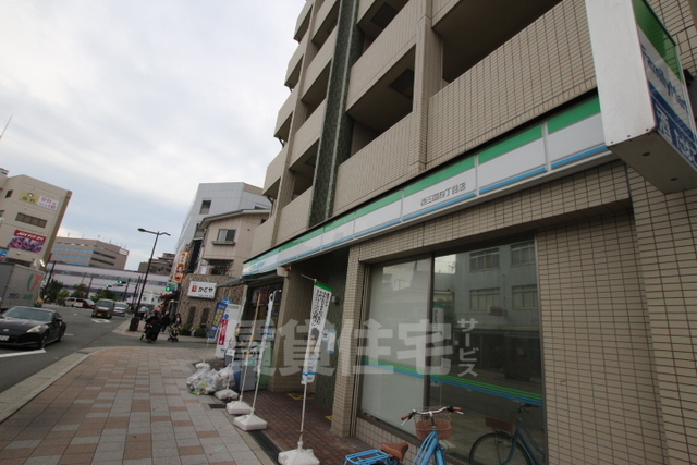コンビニ　ファミリーマート 西三国四丁目店（コンビニ）まで40m