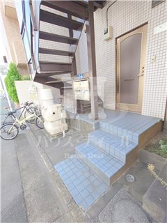 ＪＲ京浜東北線 西川口駅 徒歩10分 3階建 築36年の外観写真