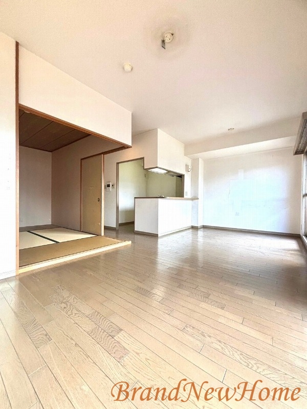 ソルプラーサ堺の居間写真