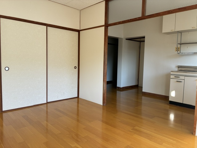 女の都団地A棟の居間写真